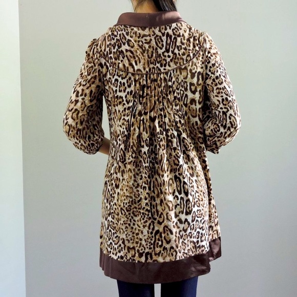 Leopard 3/4 Sleeve Dress with Satin Bow Collar and Gemstone Details - Picture 6 of 10